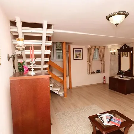 House Star 1 Ντουμπρόβνικ